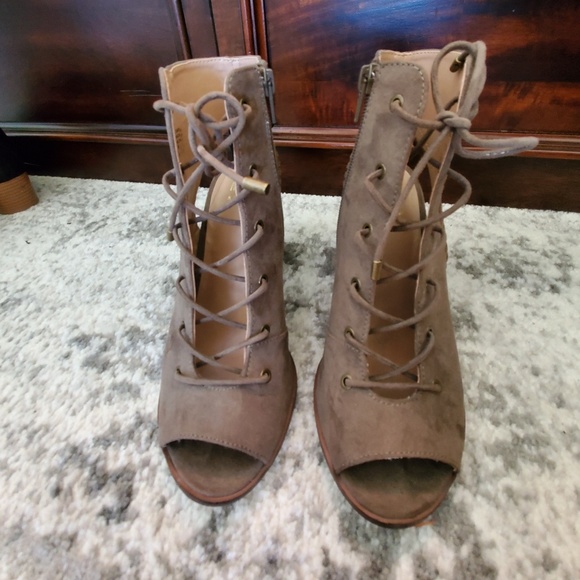 Olive Lace-up Booties - Picture 4 of 5